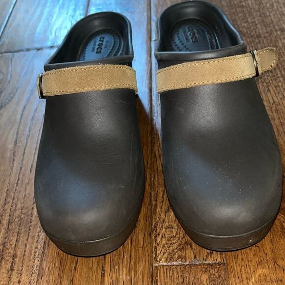 Crocs Womens Brown Shoes Size 8 Tan Mule Clog Heel Rubber Washable Closed Toe - Picture 2 of 6